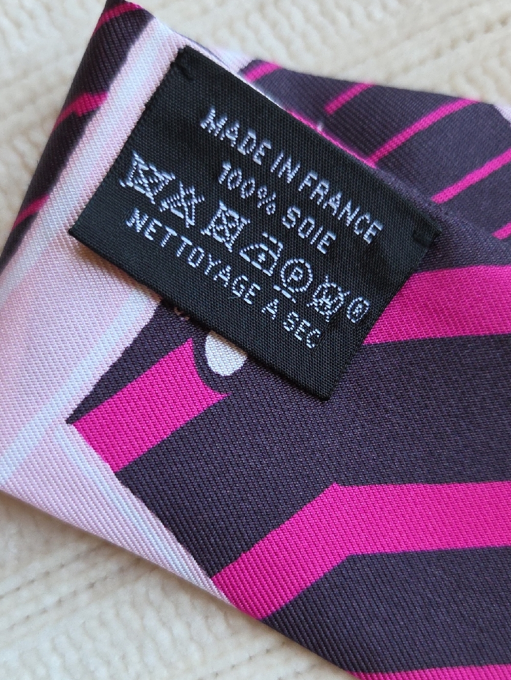 Hermès Pink & Purple Silk Twilly with Graphic Motif - Picture 5 of 6